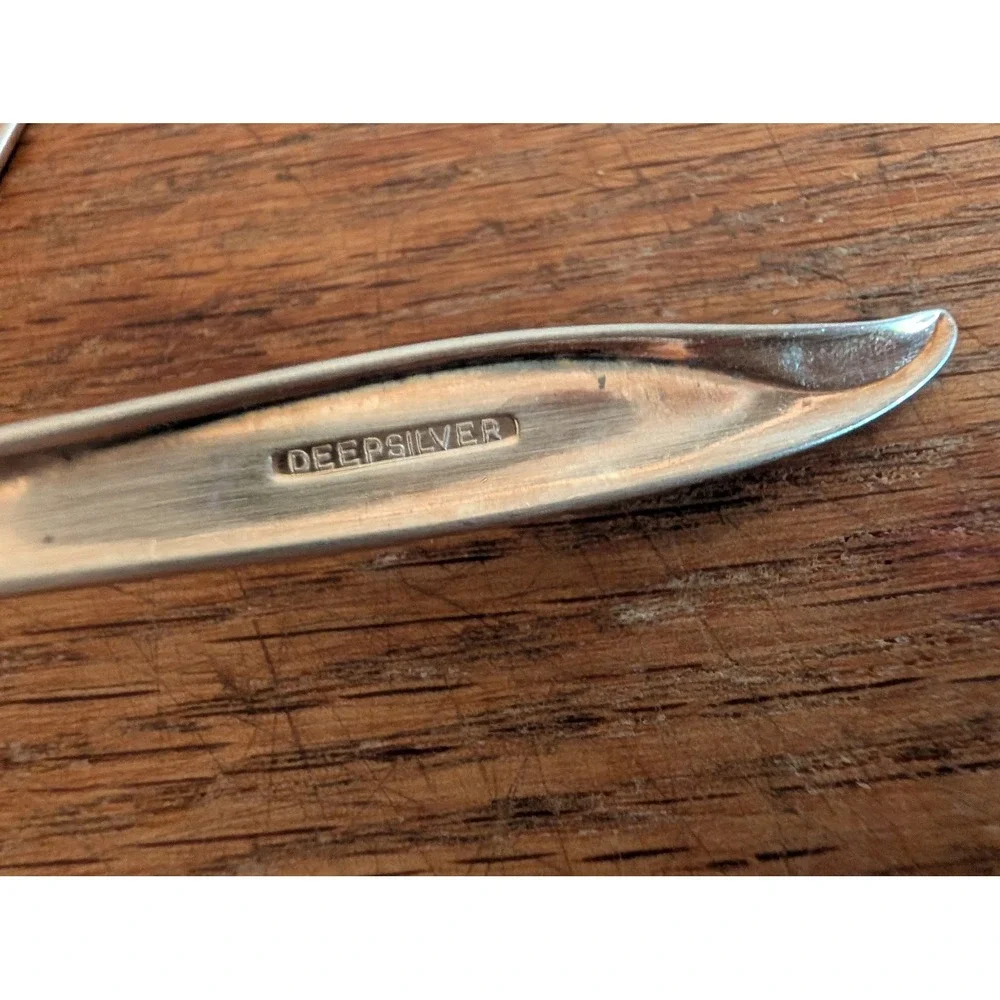 Holmes Edwards Deepsilver Silver Fashion Pierced Spoon and Butter Knife Set 1956
